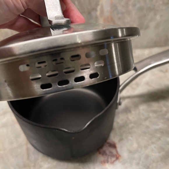 Calphalon Nonstick Saucepan 1.5 Quarts With Lid - Picture 5 of 7
